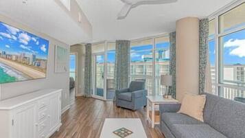 Fernseher, Tischtennisplatte