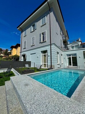 Outdoor pool - Aries Penthouse - Oasi di Menaggio, a stone's throw from everything! (Menaggio)
