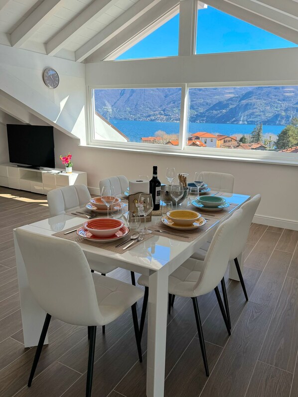 Dining - Aries Penthouse - Oasi di Menaggio, a stone's throw from everything! (Menaggio)
