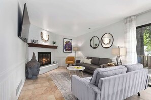 Télévision, cheminée