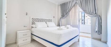 2 soveværelser, skrivebord, strygejern/strygebræt, weekendseng