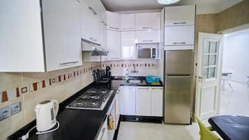 Fridge, microwave, stovetop, coffee/tea maker