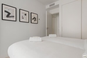 2 bedrooms, in-room safe, iron/ironing board, free WiFi