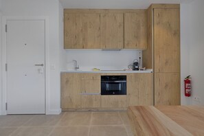 Kjøleskap, ovn, oppvaskmaskin og kaffetrakter/tekoker