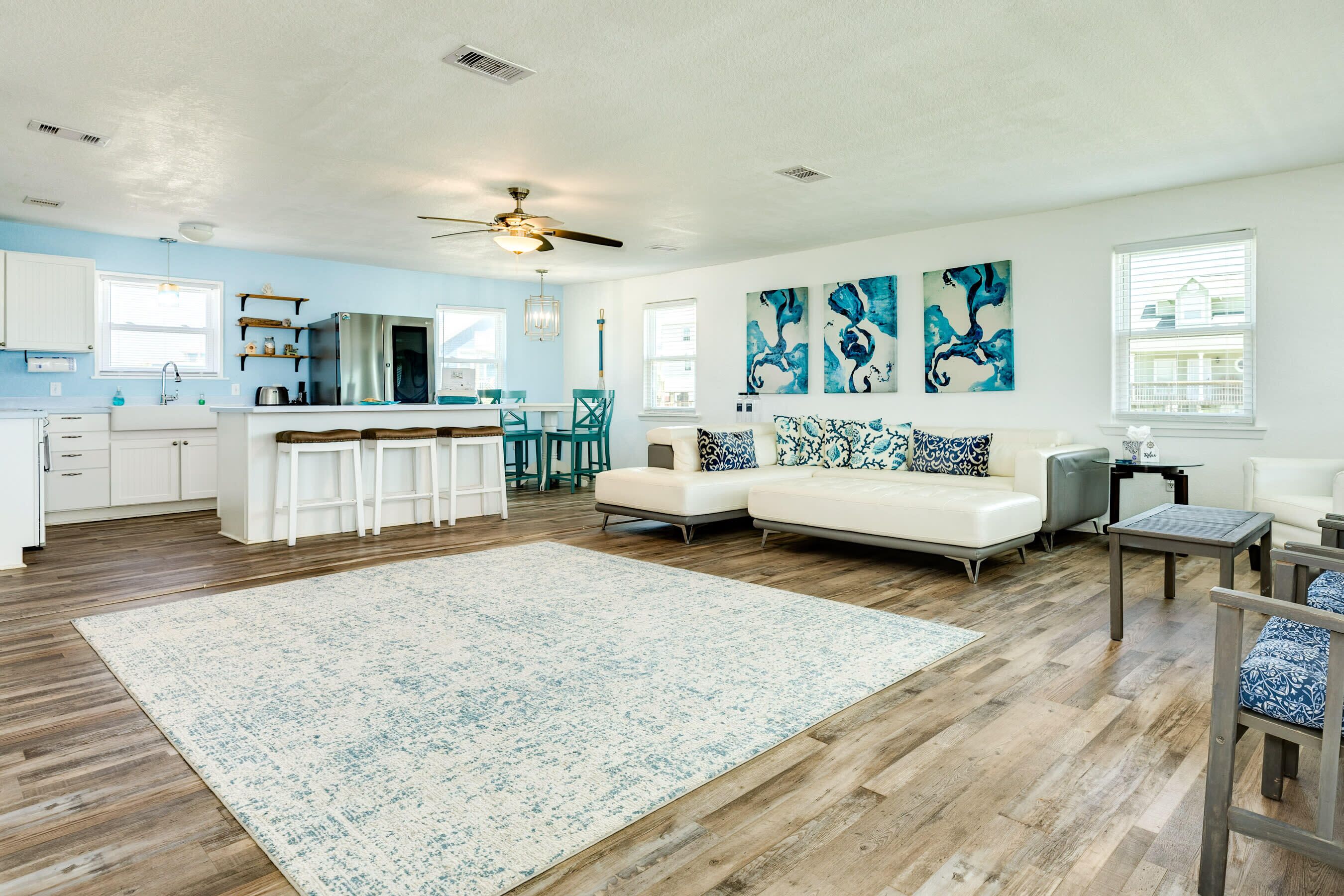 TV, bøker og kontorer