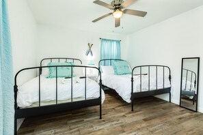 2 bedrooms, WiFi, bed sheets - 2nd Row - Spectacular Sea & Sunrise Views (Freeport)