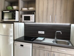 Private kitchen - Studio 4 Personnes Côte D'azur Saint-raphaël Avec Piscine et Résidence Sécurisée (Saint-Raphaël)