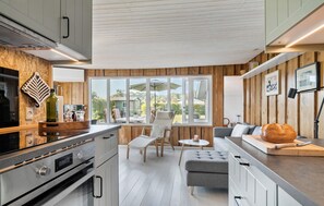 冷蔵庫、オーブン、コンロ、食器洗い機