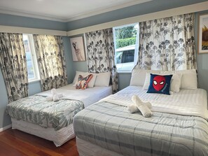 4 bedrooms, iron/ironing board, WiFi, bed sheets