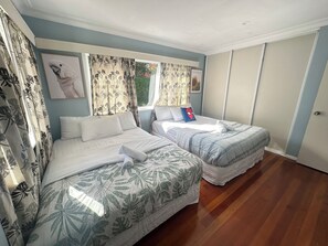 4 quartos, ferros/tábuas de passar roupa, Wi-Fi, roupa de cama