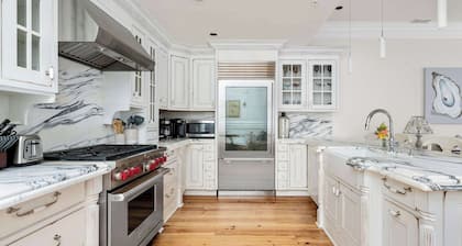 Luxury Rooftop Penthouse - King Street!