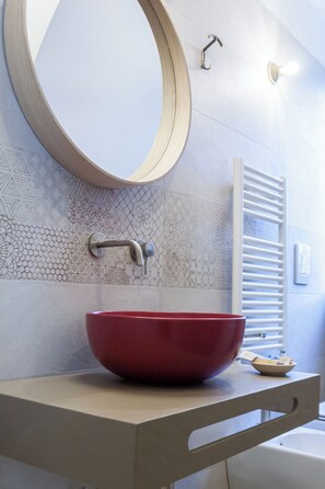 Dusche, Haartrockner, Bidet, Handtücher