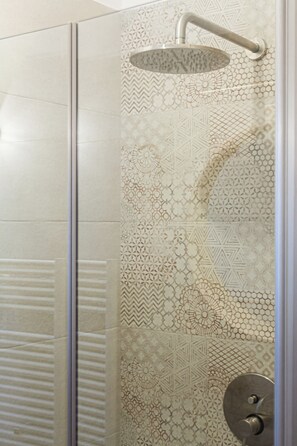 Shower, hair dryer, bidet, towels - 2 Bedroom Private vacation home in Cisternino (Cisternino)
