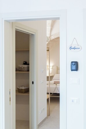 Interior - 2 Bedroom Private vacation home in Cisternino (Cisternino)