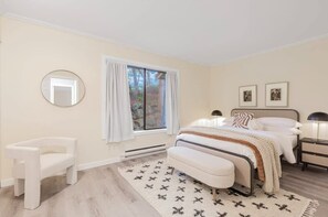 2 bedrooms, desk, iron/ironing board, travel crib