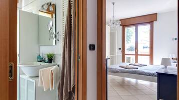 2 Schlafzimmer, Bügeleisen/Bügelbrett, WLAN, Bettwäsche