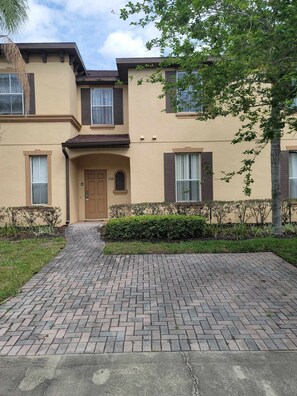 Exterior - Magnificent House in Resort
Discount for april may 2026 (Davenport)