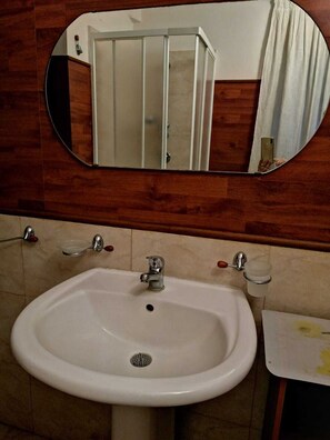 Doccia, asciugacapelli, bidet, asciugamani