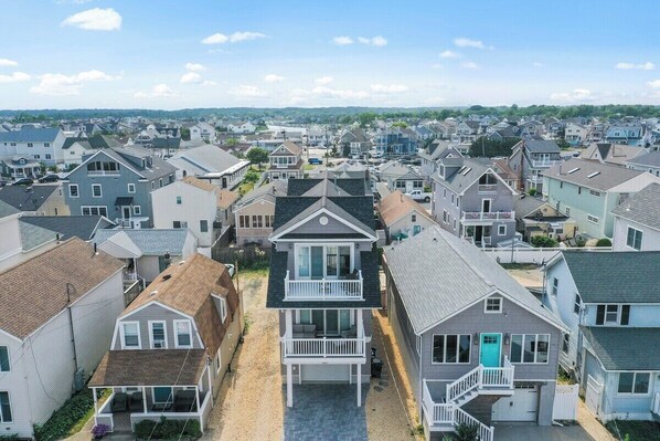 Exterior - Perfect Getaway – Steps from the Beach! (Manasquan)