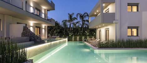 Seasonal outdoor pool