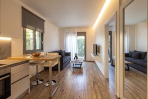 Superior Suite | Premium bedding, in-room safe, laptop workspace, soundproofing - Sun City Luxury Apartments (Rhodes)