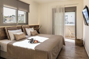 Deluxe Suite | Premium bedding, in-room safe, laptop workspace, soundproofing - Sun City Luxury Apartments (Rhodes)