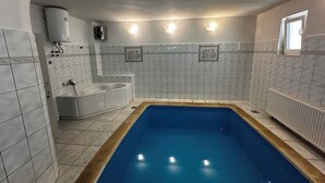 A bathroom with a rectangular pool, a bathtub, a toilet, and a shower. - Villa Klisovic (Rogoznica)