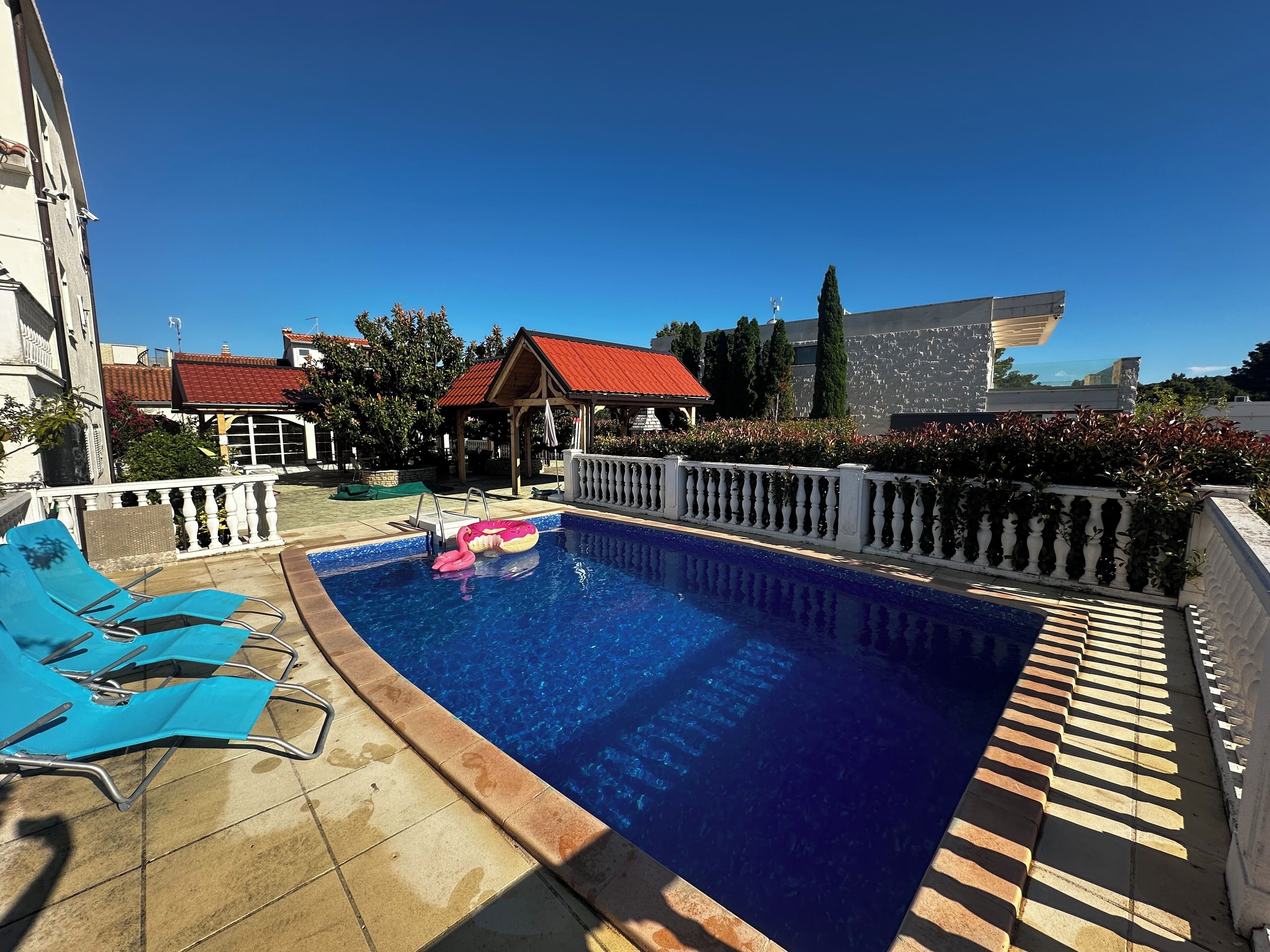 Indoor pool, seasonal outdoor pool, free pool cabanas, pool umbrellas