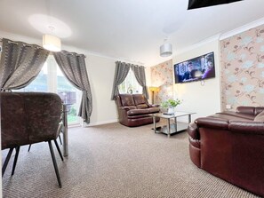 Casa conforto, banheiro privativo | Lounge