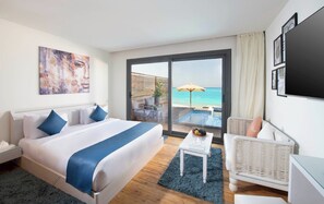 Superior Room, Balcony, Sea View | Minibar, in-room safe, blackout curtains, soundproofing