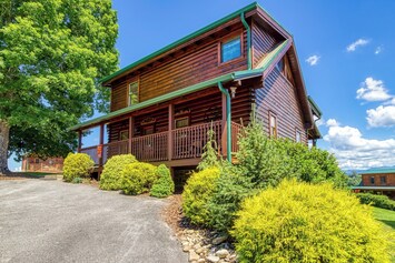 Pigeon Forge Cabin "A Stone's Throw"