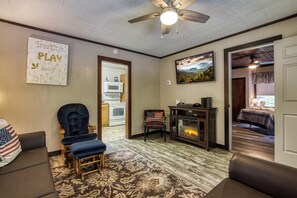 Televisión, chimenea, videojuegos