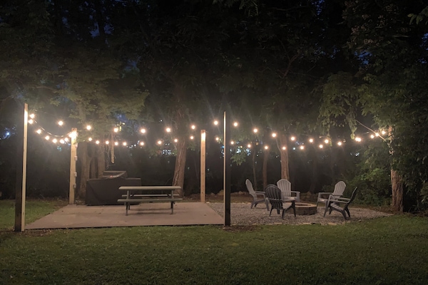 Cabin in Downtown Pigeon Forge "River Cottage" - Outdoor patio area at night