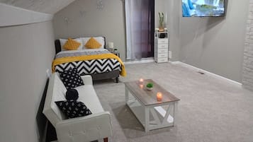 1 slaapkamer, een strijkplank/strijkijzer, gratis wifi, beddengoed