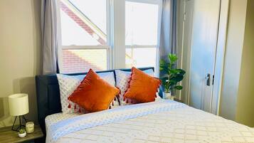 2 slaapkamers, een strijkplank/strijkijzer, gratis wifi, beddengoed