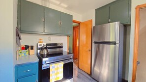 Cookware/dishes/utensils