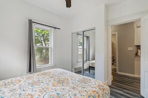 Iron/ironing board, free WiFi, bed sheets