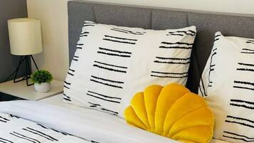 1 dormitorio, tabla de planchar con plancha, wifi gratis y ropa de cama