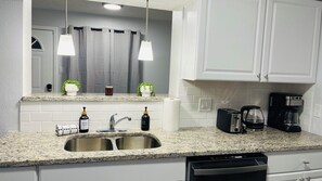 Fridge, microwave, oven, dishwasher - Relax with the whole family at this peaceful place to stay (Maple Heights)