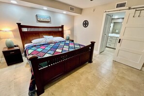 2 bedrooms, internet - Awesome condo, steps to the heated indoor/outdoor pool, short walk to the beach! (Saint Augustine)