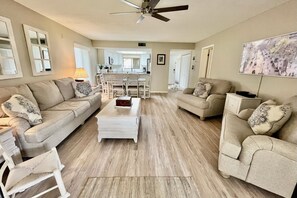 TV, ping pong - Beach living at it's finest!!! (Saint Augustine)