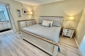 2 bedrooms, internet - Beach living at it's finest!!! (Saint Augustine)