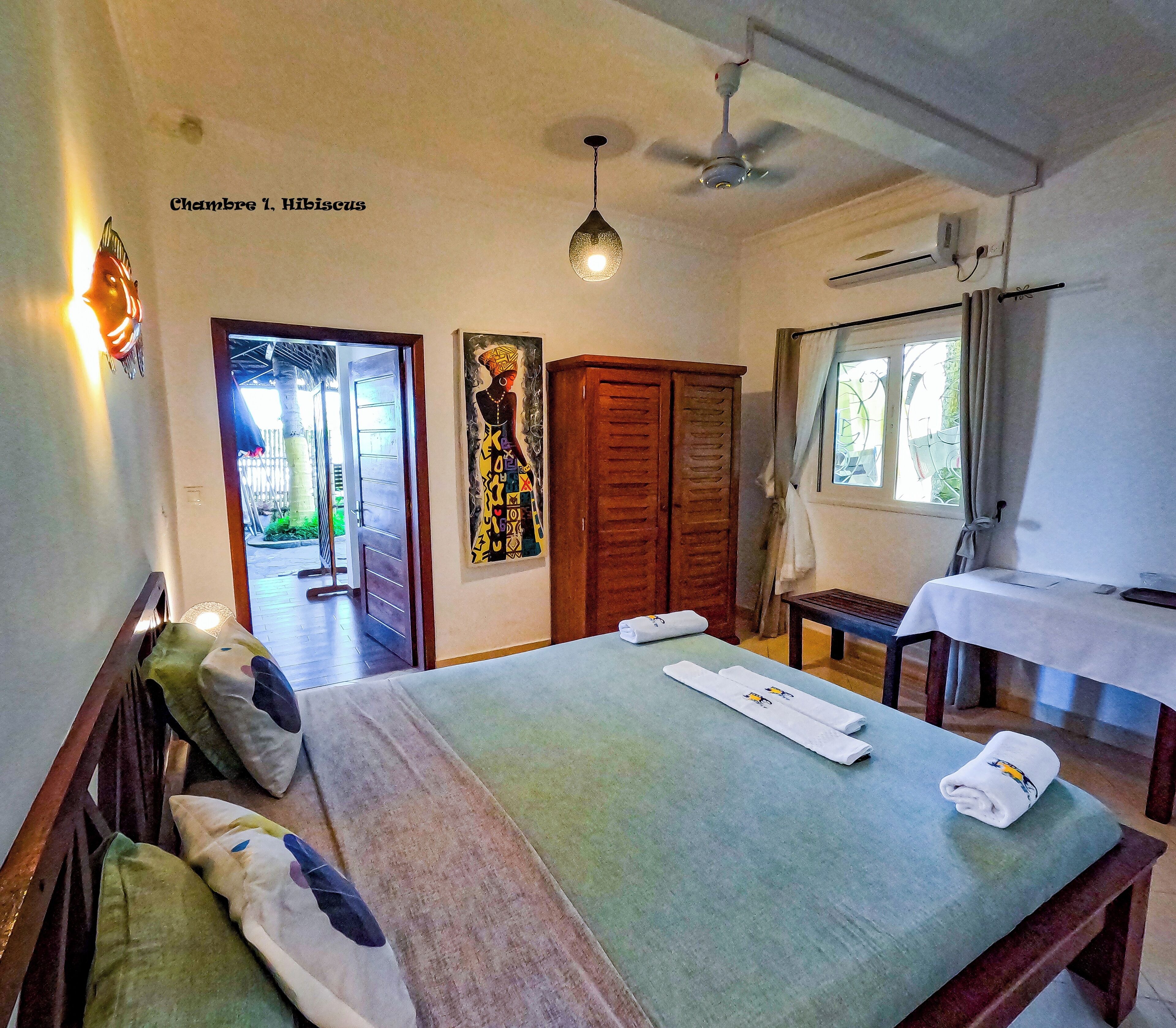 Standard-Doppelzimmer, 1 King-Bett, eigenes Bad | Zimmersafe, laptopgeeigneter Arbeitsplatz, Verdunkelungsvorhänge