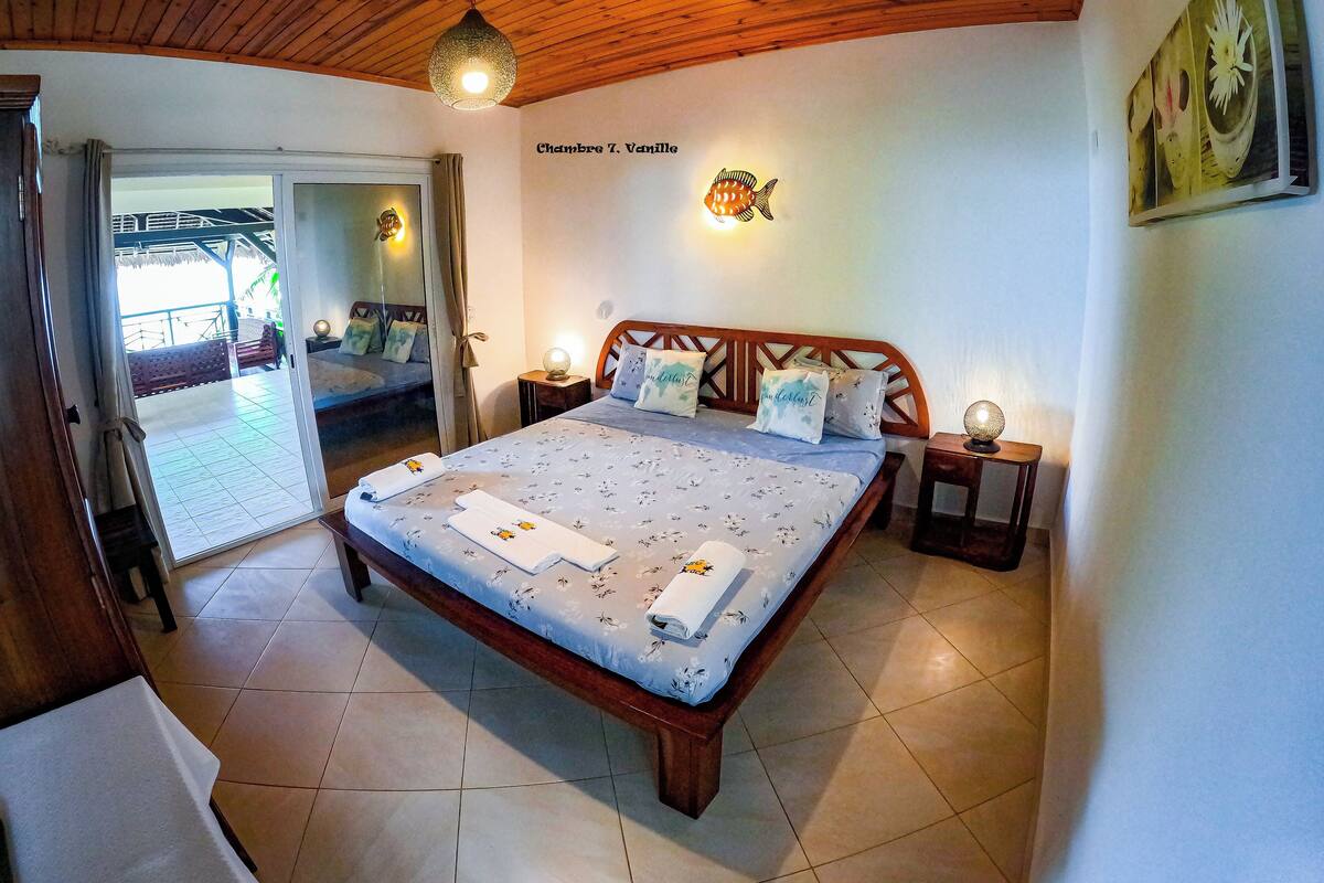 Comfort Double Room, 1 King Bed, Sea Facing | In-room safe, laptop workspace, blackout drapes, WiFi (free)