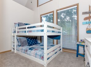 3 bedrooms, iron/ironing board, free WiFi, bed sheets - Quiet Cove, Lake Views, Grill, Private Dock (Sunrise Beach)