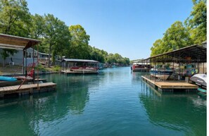 Marina - Quiet Cove, Lake Views, Grill, Private Dock (Sunrise Beach)