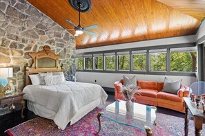 4 habitaciones, tabla de planchar con plancha, cuna de viaje y wifi 