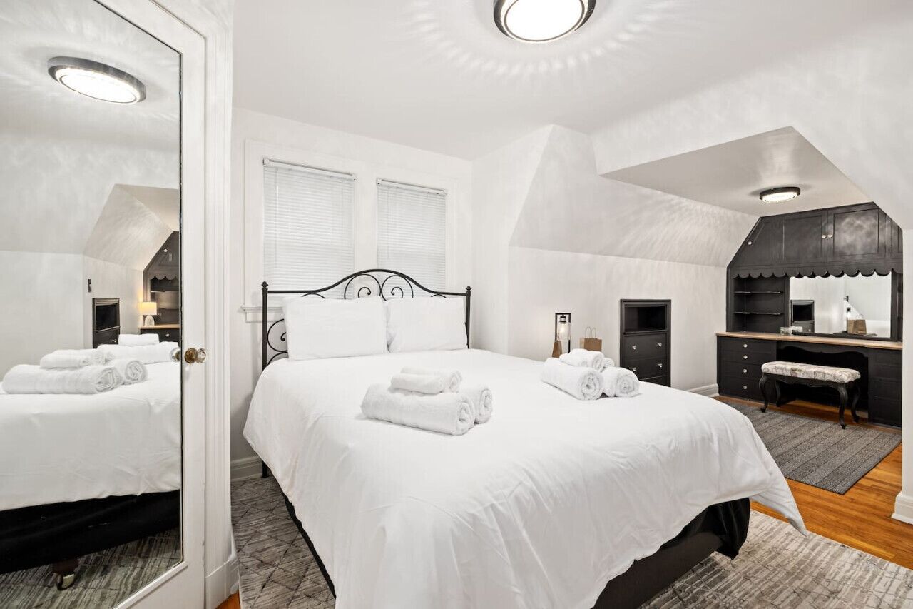 3 bedrooms, desk, iron/ironing board, WiFi