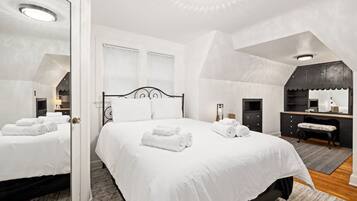 3 bedrooms, desk, iron/ironing board, WiFi