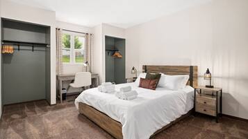 2 bedrooms, desk, iron/ironing board, WiFi